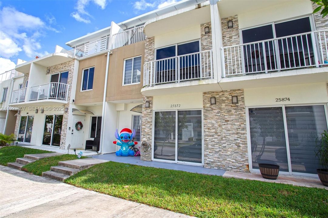 For Rent: $2,800 (4 beds, 3 baths, 1434 Square Feet)