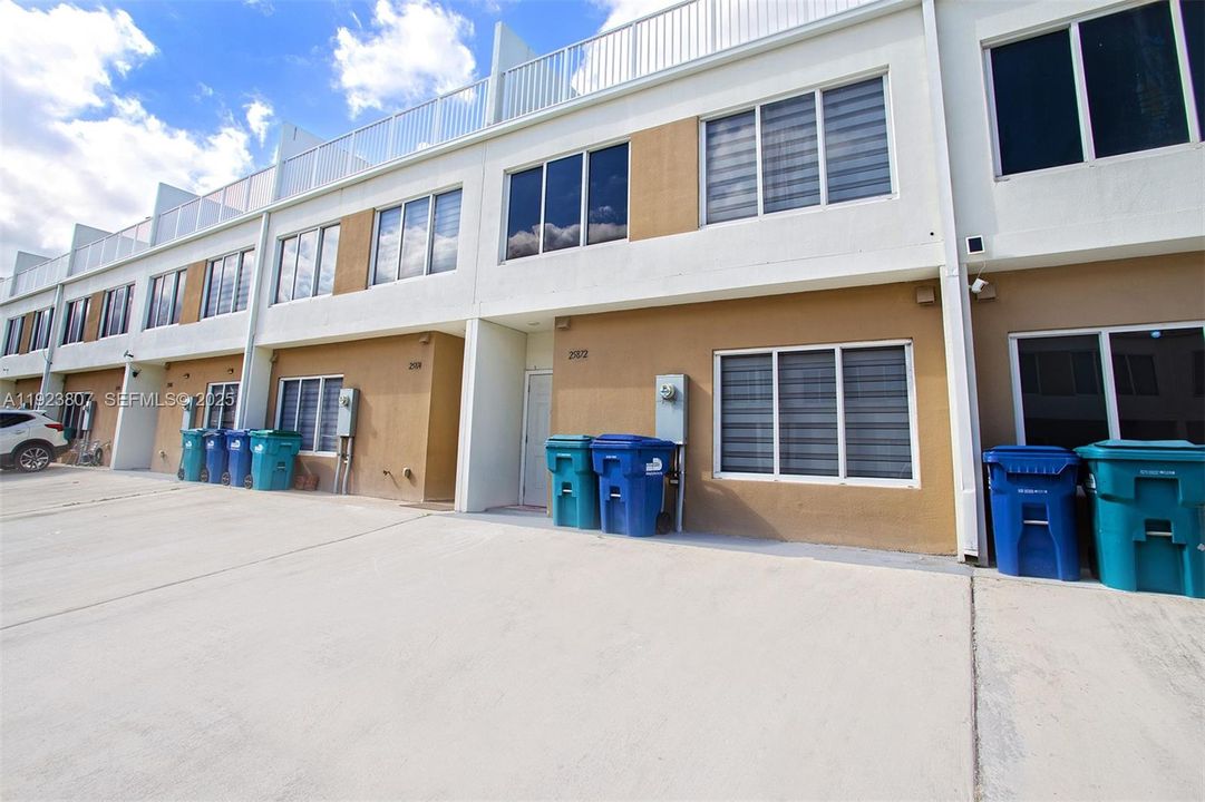 For Rent: $2,800 (4 beds, 3 baths, 1434 Square Feet)