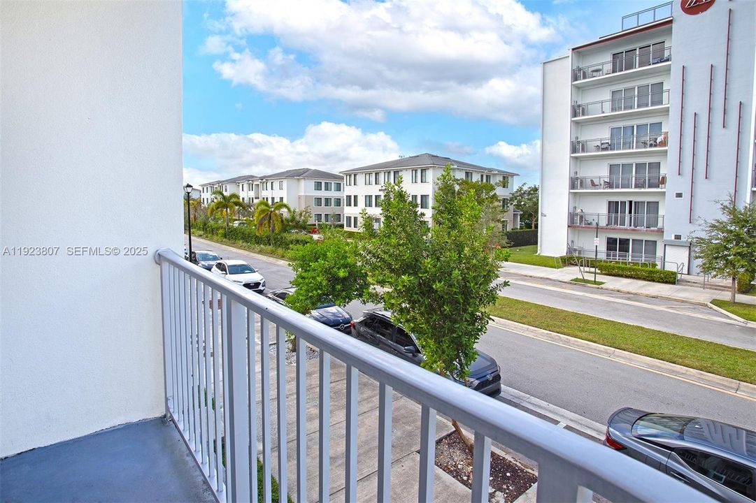 For Rent: $2,800 (4 beds, 3 baths, 1434 Square Feet)