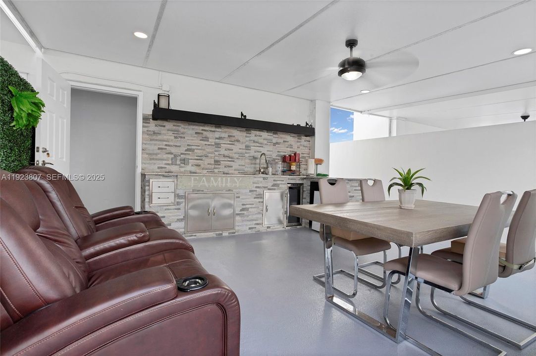 For Rent: $2,800 (4 beds, 3 baths, 1434 Square Feet)