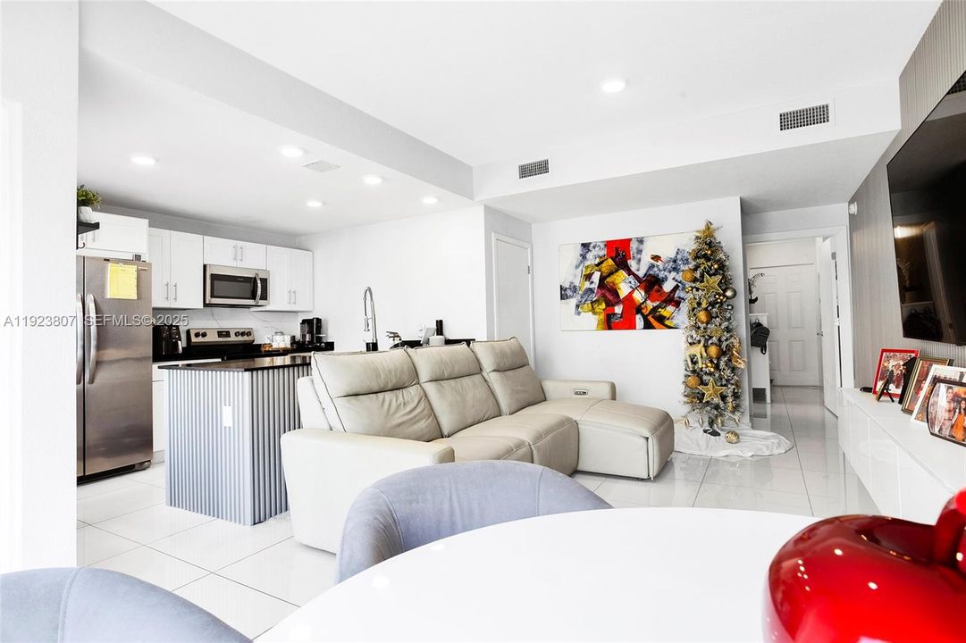 For Rent: $2,800 (4 beds, 3 baths, 1434 Square Feet)