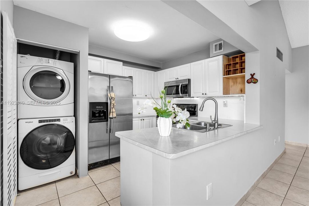 For Rent: $3,000 (3 beds, 2 baths, 1130 Square Feet)