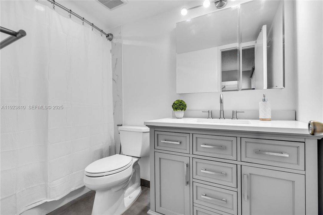 For Rent: $3,000 (3 beds, 2 baths, 1130 Square Feet)