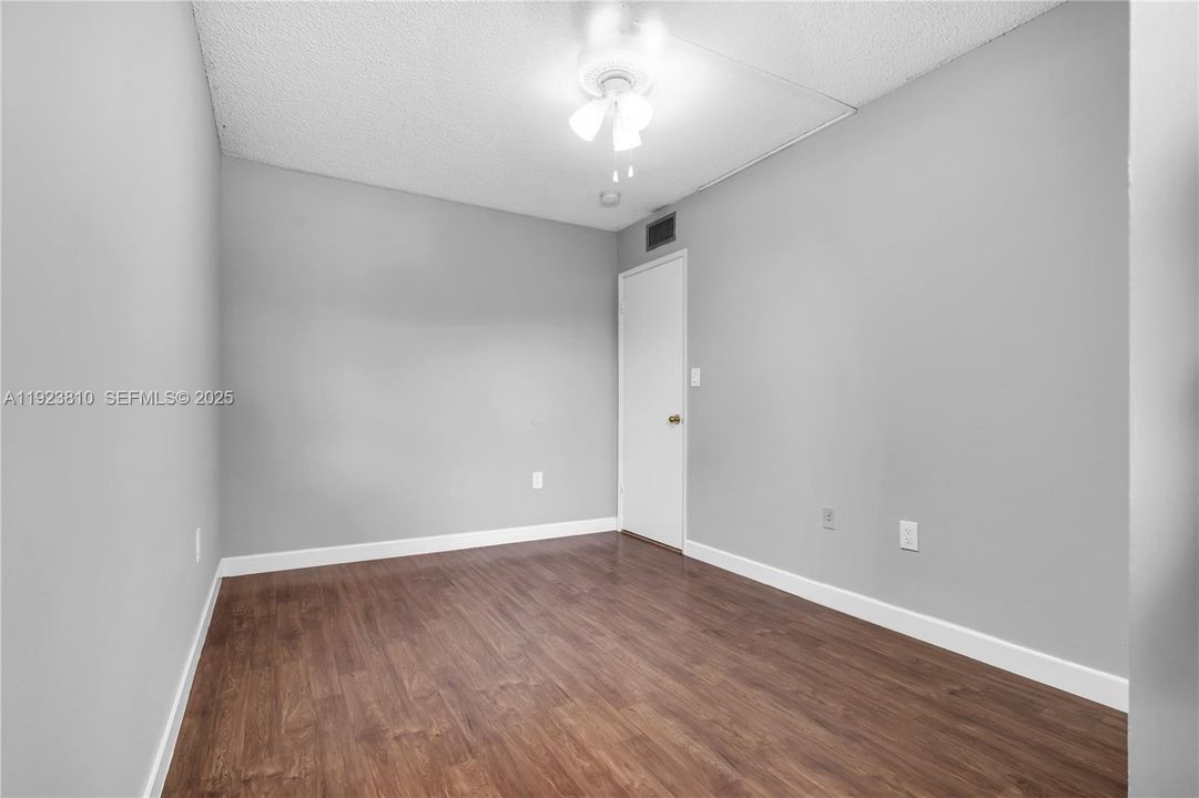 For Rent: $3,000 (3 beds, 2 baths, 1130 Square Feet)