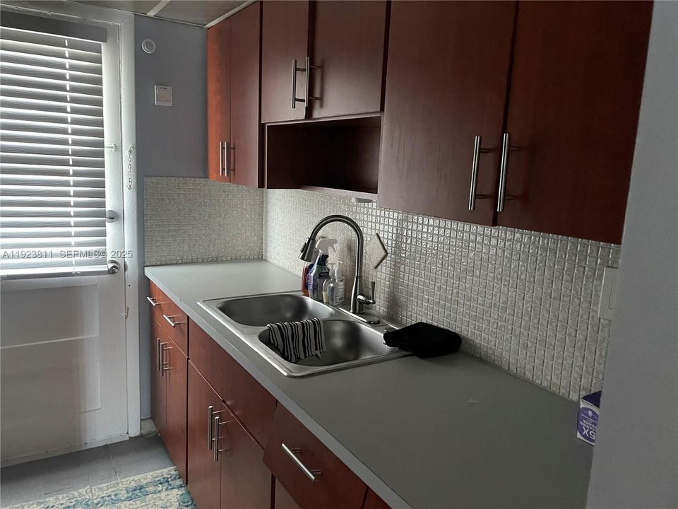 For Rent: $1,550 (1 beds, 1 baths, 617 Square Feet)