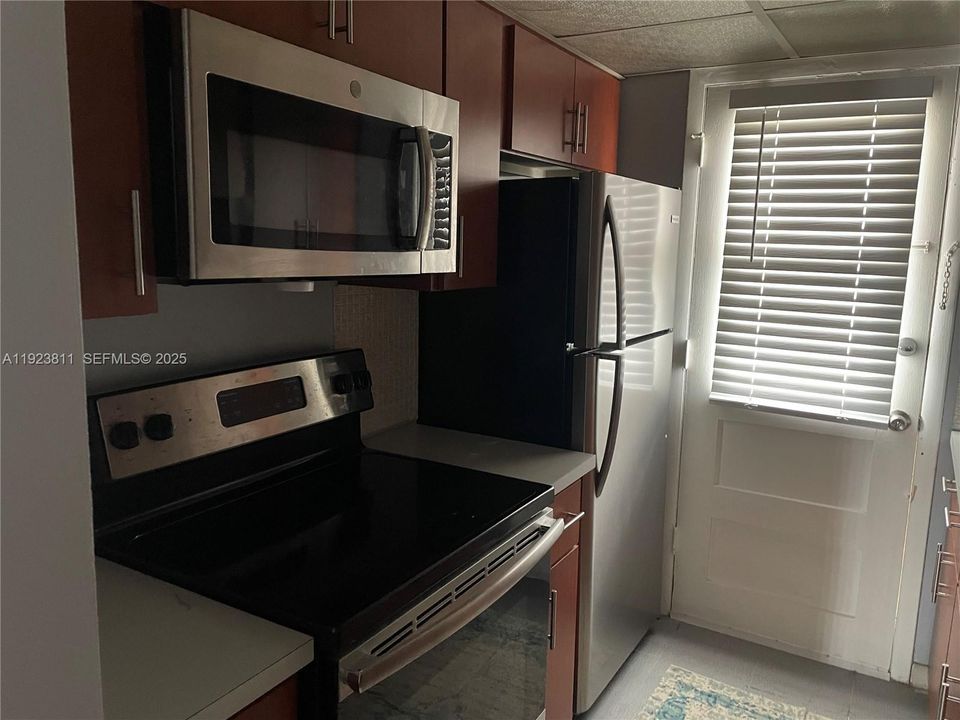 For Rent: $1,550 (1 beds, 1 baths, 617 Square Feet)