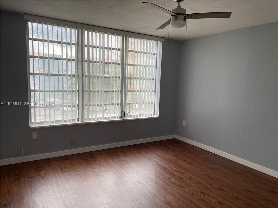 For Rent: $1,550 (1 beds, 1 baths, 617 Square Feet)