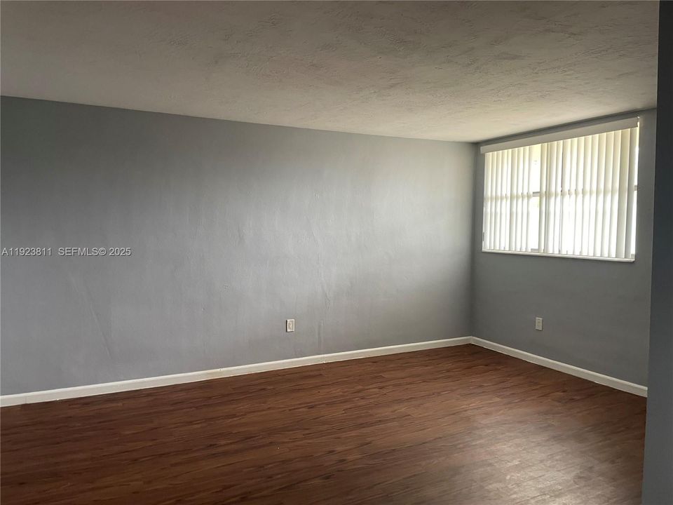 For Rent: $1,550 (1 beds, 1 baths, 617 Square Feet)