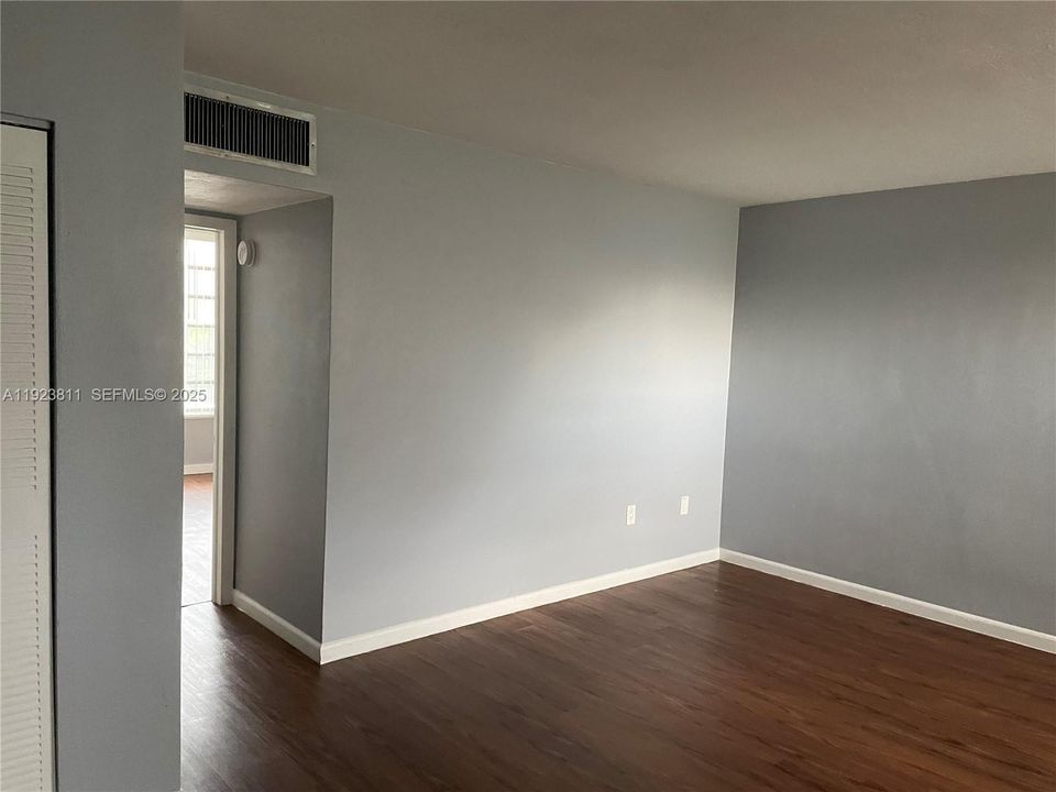 For Rent: $1,550 (1 beds, 1 baths, 617 Square Feet)