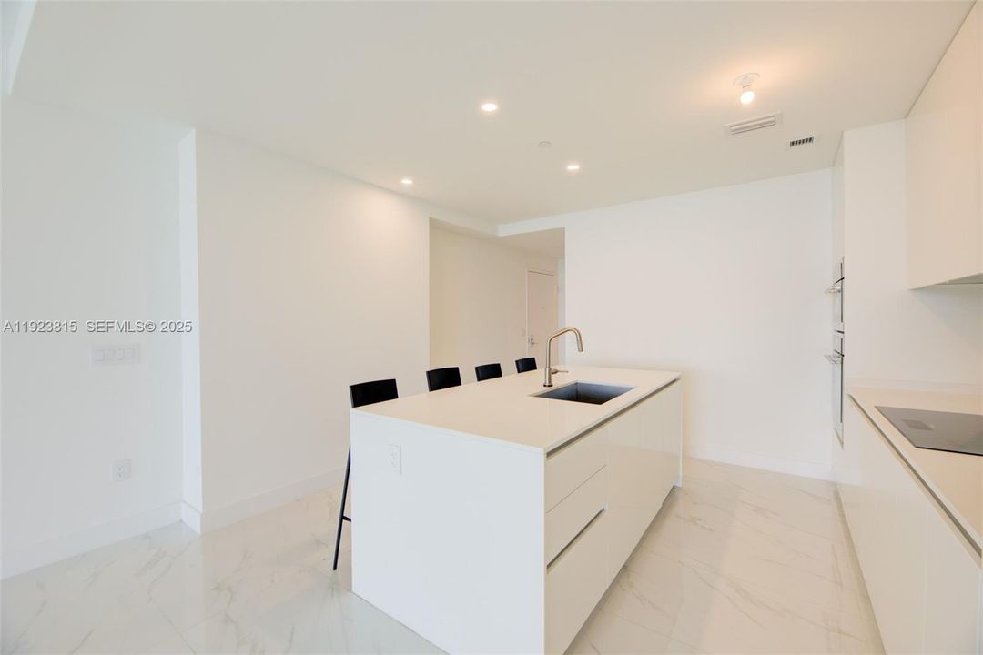 For Rent: $8,600 (3 beds, 3 baths, 1618 Square Feet)