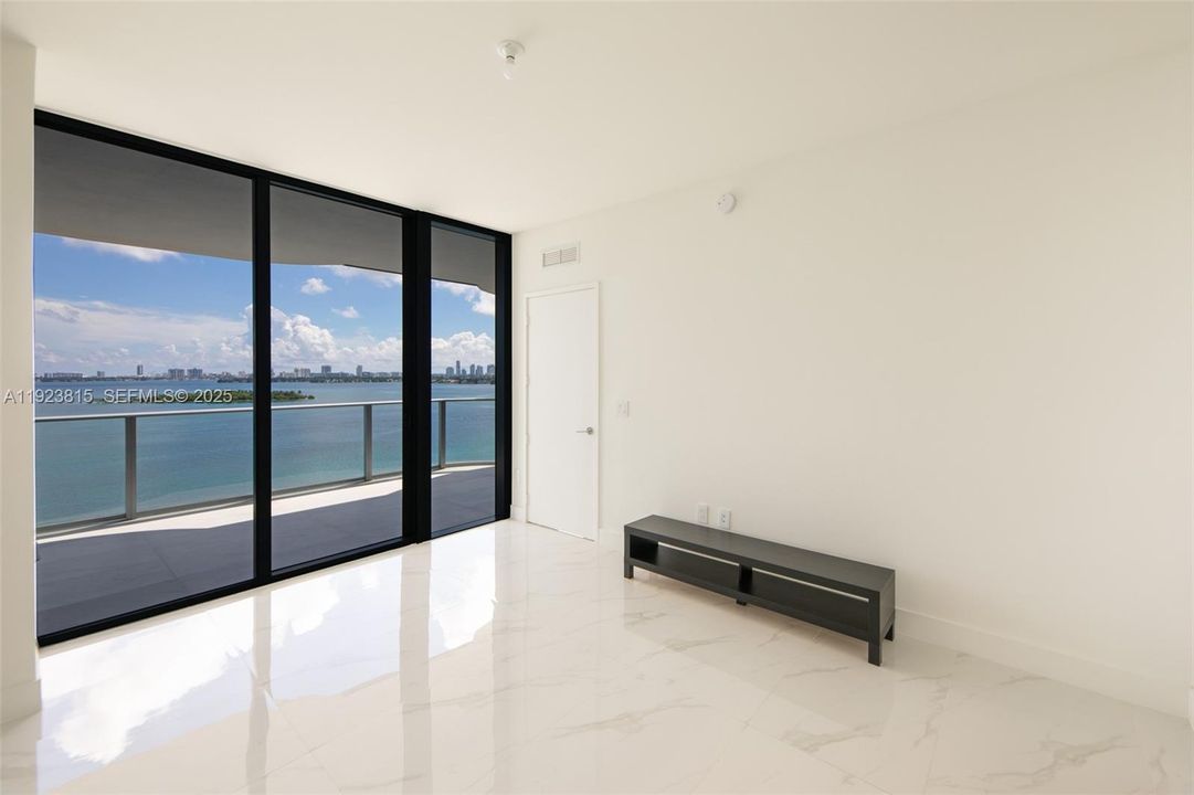 For Rent: $8,600 (3 beds, 3 baths, 1618 Square Feet)