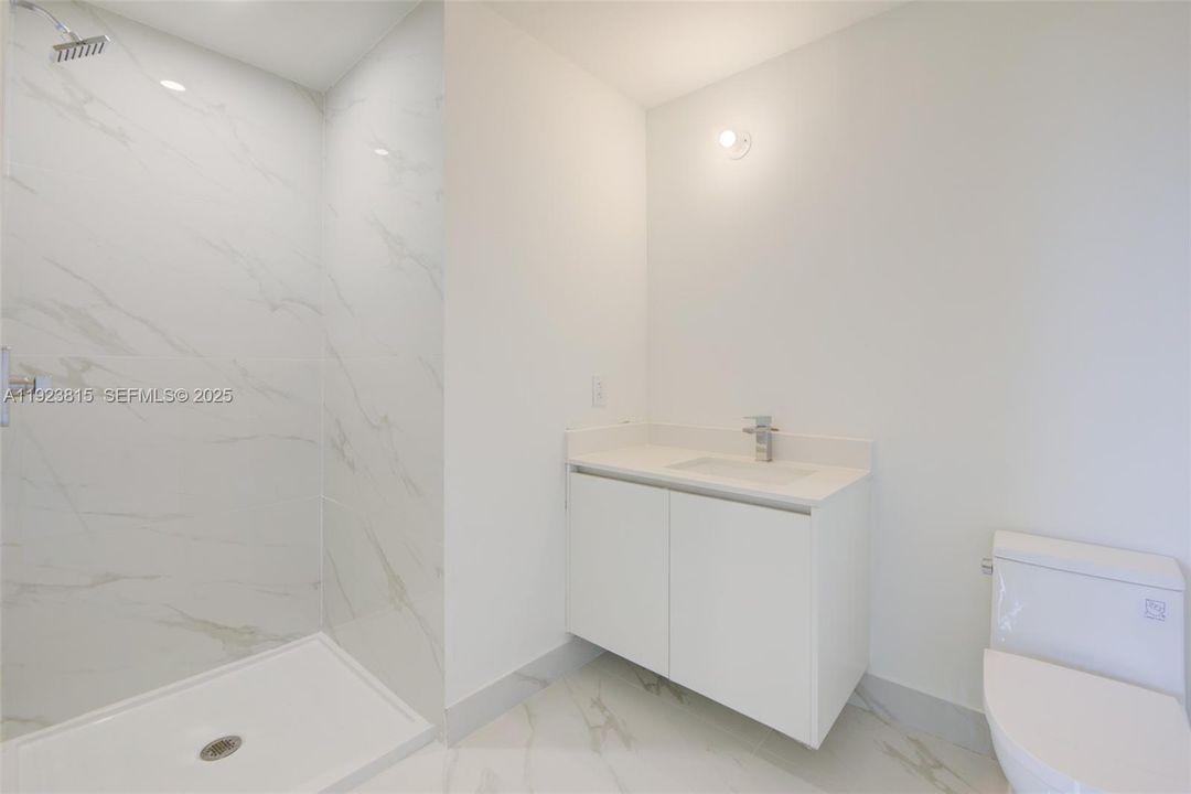 For Rent: $8,600 (3 beds, 3 baths, 1618 Square Feet)