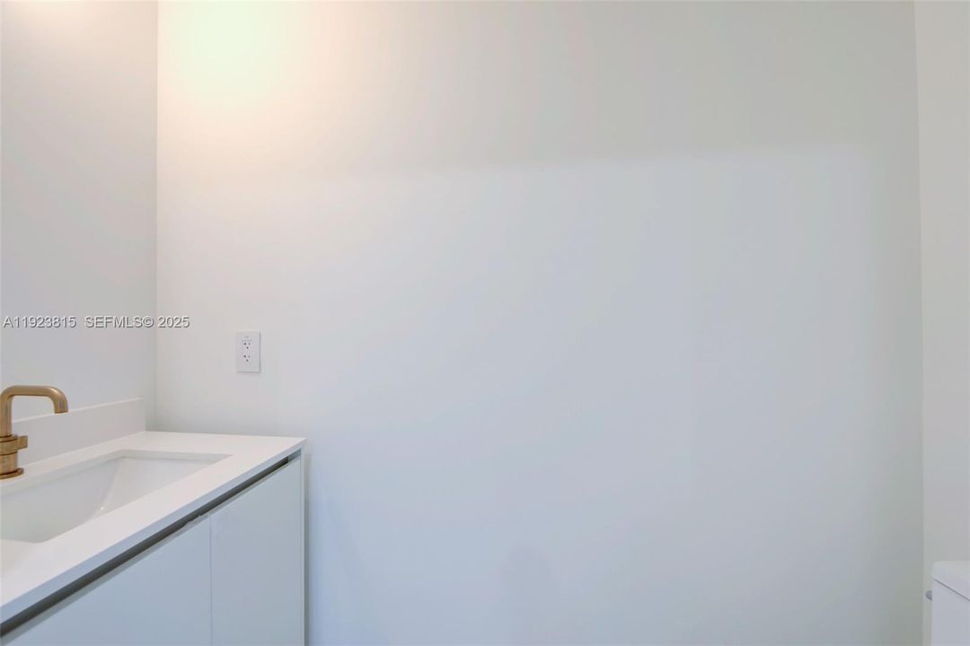 For Rent: $8,600 (3 beds, 3 baths, 1618 Square Feet)