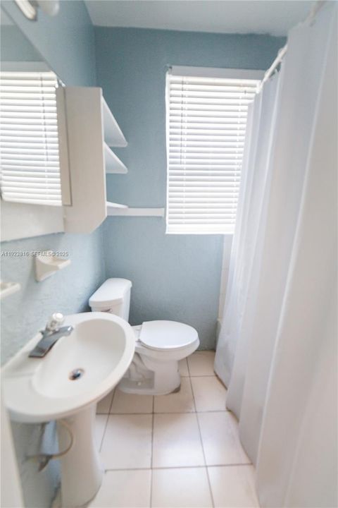 For Rent: $1,495 (0 beds, 1 baths, 275 Square Feet)