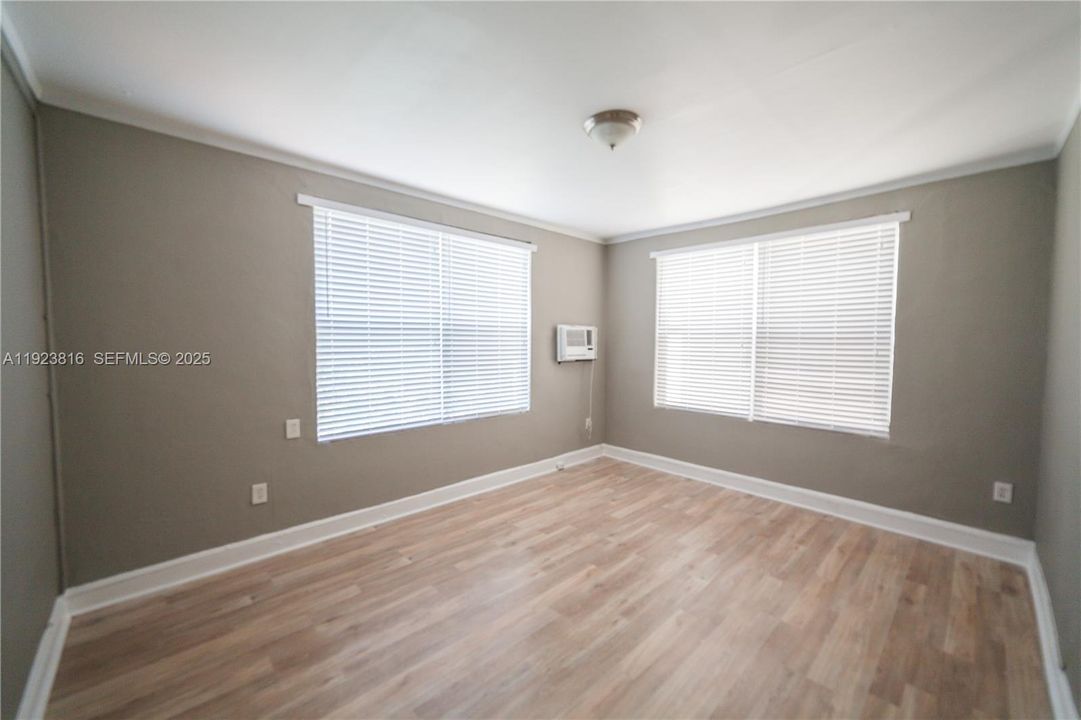 For Rent: $1,495 (0 beds, 1 baths, 275 Square Feet)