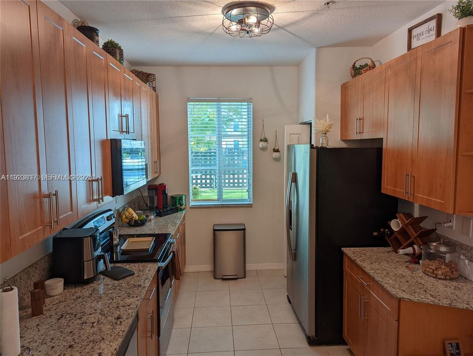 出租: $3,000 (3 贝兹, 2 浴室, 1426 平方英尺)