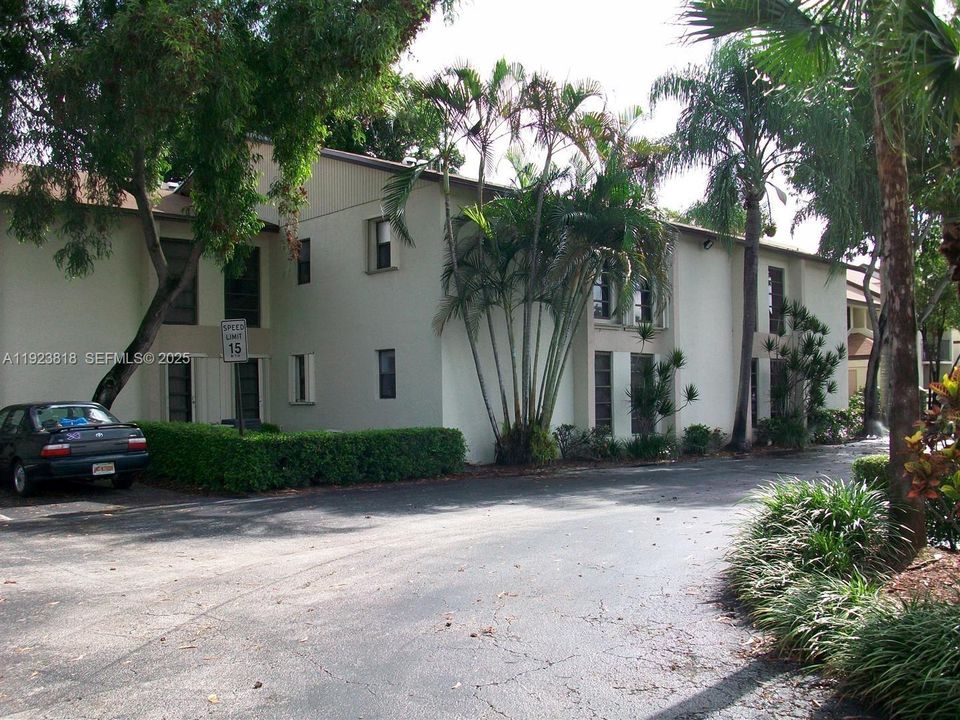 В аренду: $1,925 (2 спален, 1 ванн, 850 Квадратных фут)