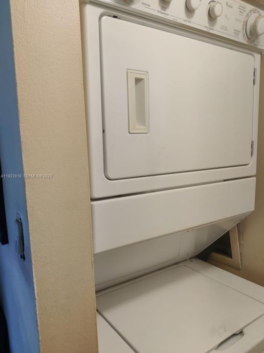 В аренду: $1,925 (2 спален, 1 ванн, 850 Квадратных фут)