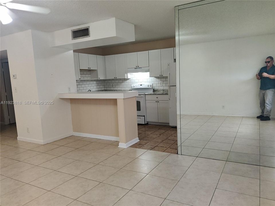 В аренду: $1,925 (2 спален, 1 ванн, 850 Квадратных фут)