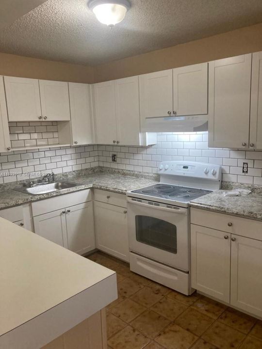 В аренду: $1,925 (2 спален, 1 ванн, 850 Квадратных фут)