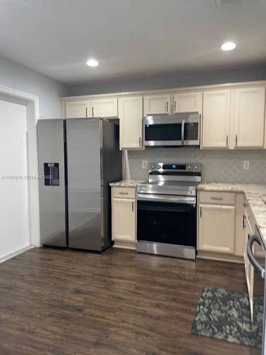 En Renta: $2,600 (3 camas, 2 baños, 1560 Pies cuadrados)