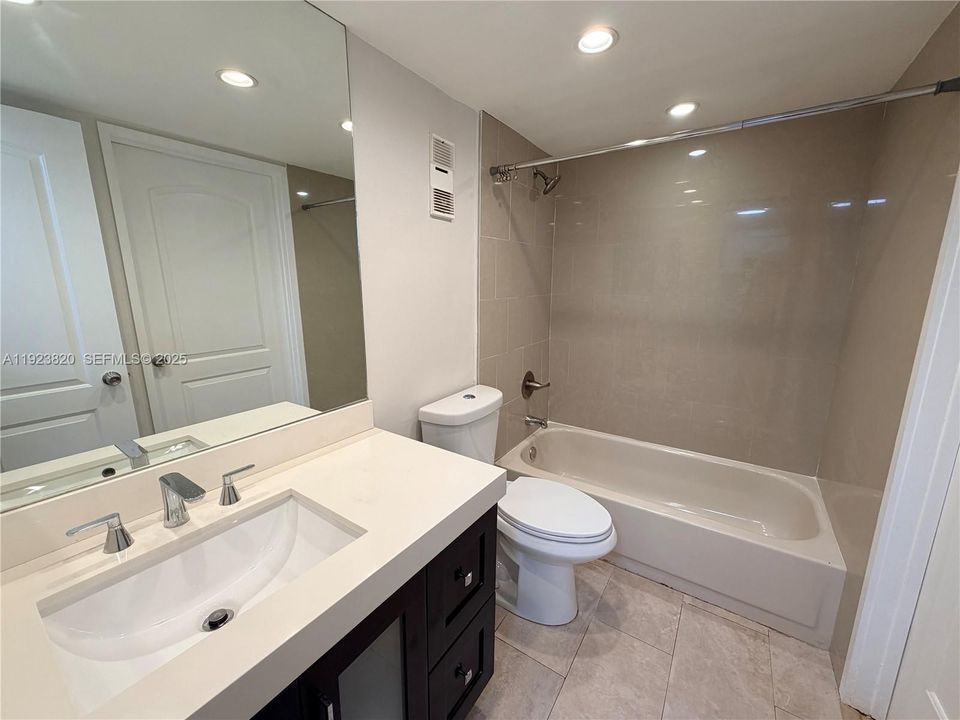 For Rent: $2,000 (1 beds, 1 baths, 659 Square Feet)