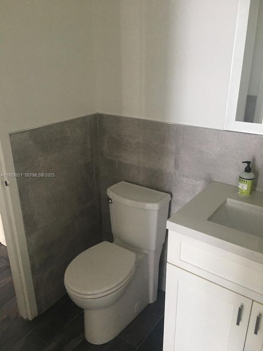 На продажу: $525,000 (2 спален, 1 ванн, 983 Квадратных фут)