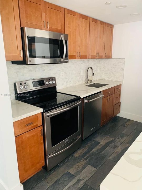 На продажу: $525,000 (2 спален, 1 ванн, 983 Квадратных фут)