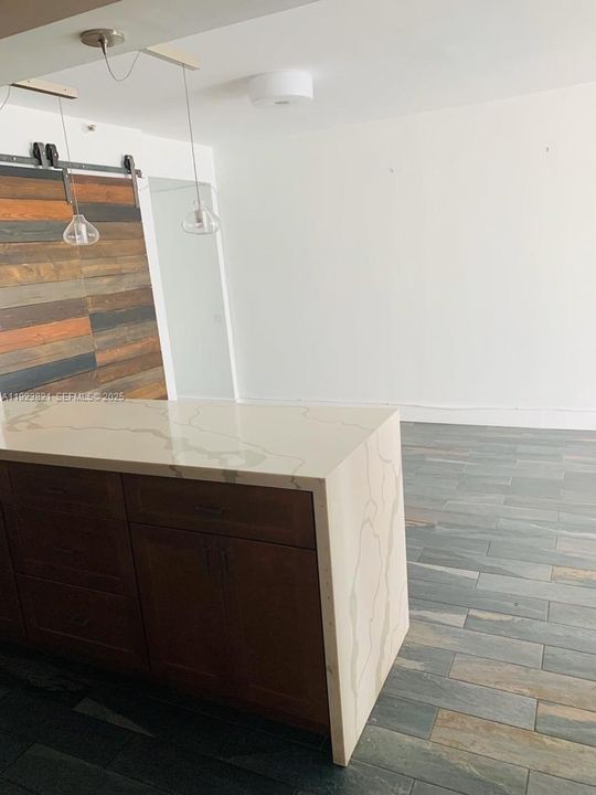 На продажу: $525,000 (2 спален, 1 ванн, 983 Квадратных фут)