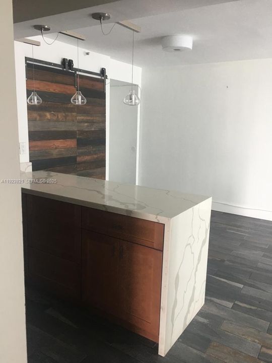 На продажу: $525,000 (2 спален, 1 ванн, 983 Квадратных фут)