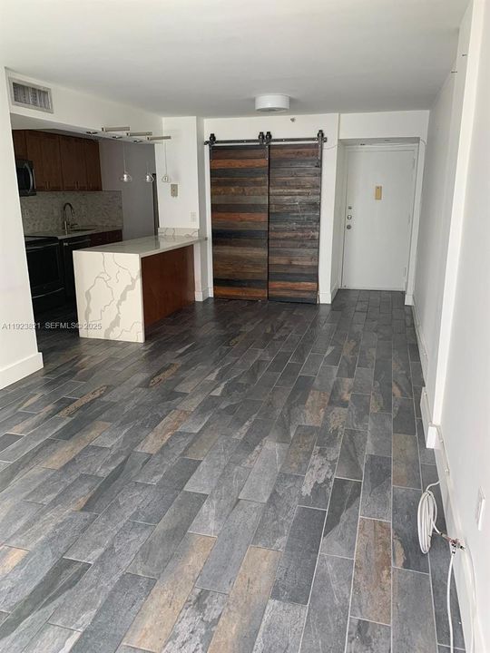 На продажу: $525,000 (2 спален, 1 ванн, 983 Квадратных фут)