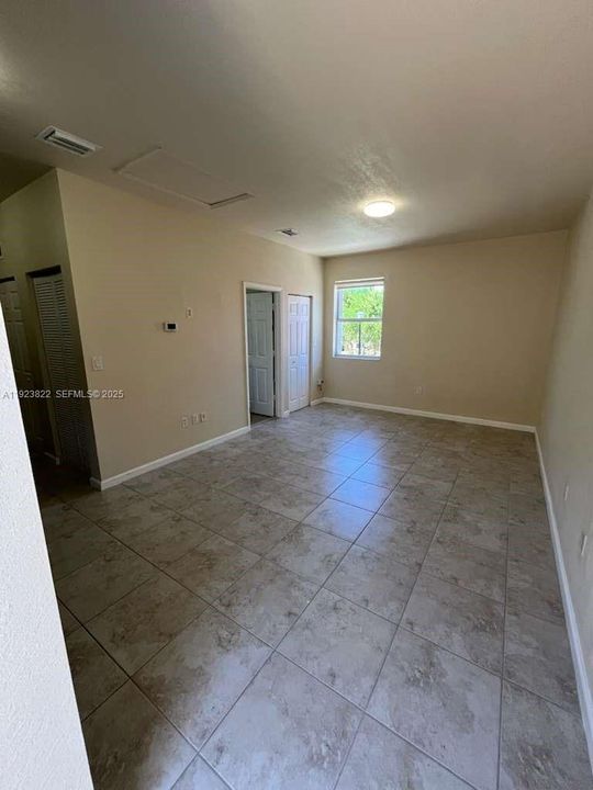 For Rent: $1,750 (0 beds, 1 baths, 2312 Square Feet)