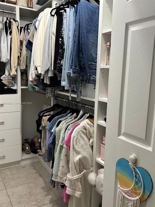 For Rent: $1,750 (0 beds, 1 baths, 2312 Square Feet)