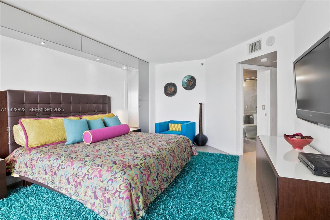 For Rent: $7,990 (2 beds, 2 baths, 1760 Square Feet)