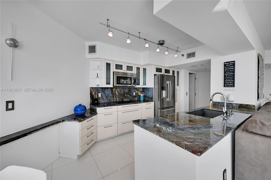 For Rent: $7,990 (2 beds, 2 baths, 1760 Square Feet)