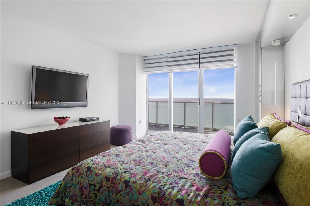 For Rent: $7,990 (2 beds, 2 baths, 1760 Square Feet)