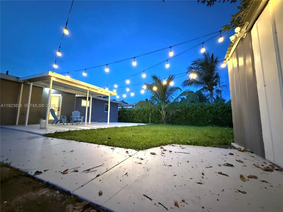 For Rent: $3,300 (3 beds, 2 baths, 982 Square Feet)