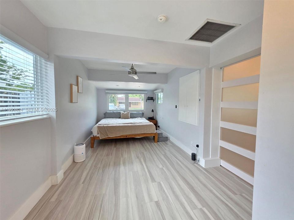 For Rent: $3,300 (3 beds, 2 baths, 982 Square Feet)