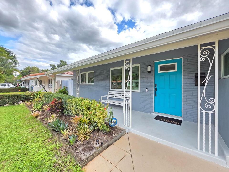 For Rent: $3,300 (3 beds, 2 baths, 982 Square Feet)