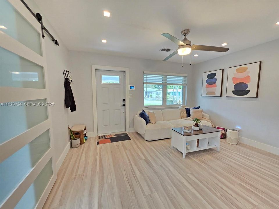 For Rent: $3,300 (3 beds, 2 baths, 982 Square Feet)