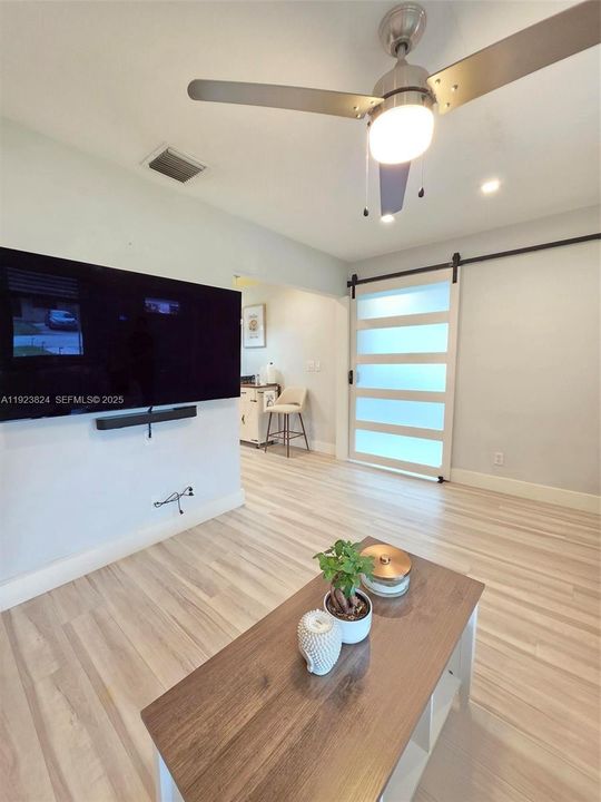 For Rent: $3,300 (3 beds, 2 baths, 982 Square Feet)