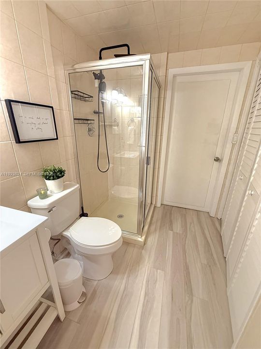 For Rent: $3,300 (3 beds, 2 baths, 982 Square Feet)