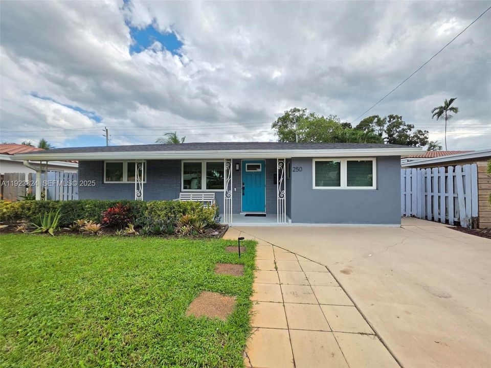 For Rent: $3,300 (3 beds, 2 baths, 982 Square Feet)