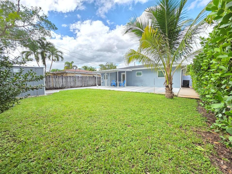 For Rent: $3,300 (3 beds, 2 baths, 982 Square Feet)