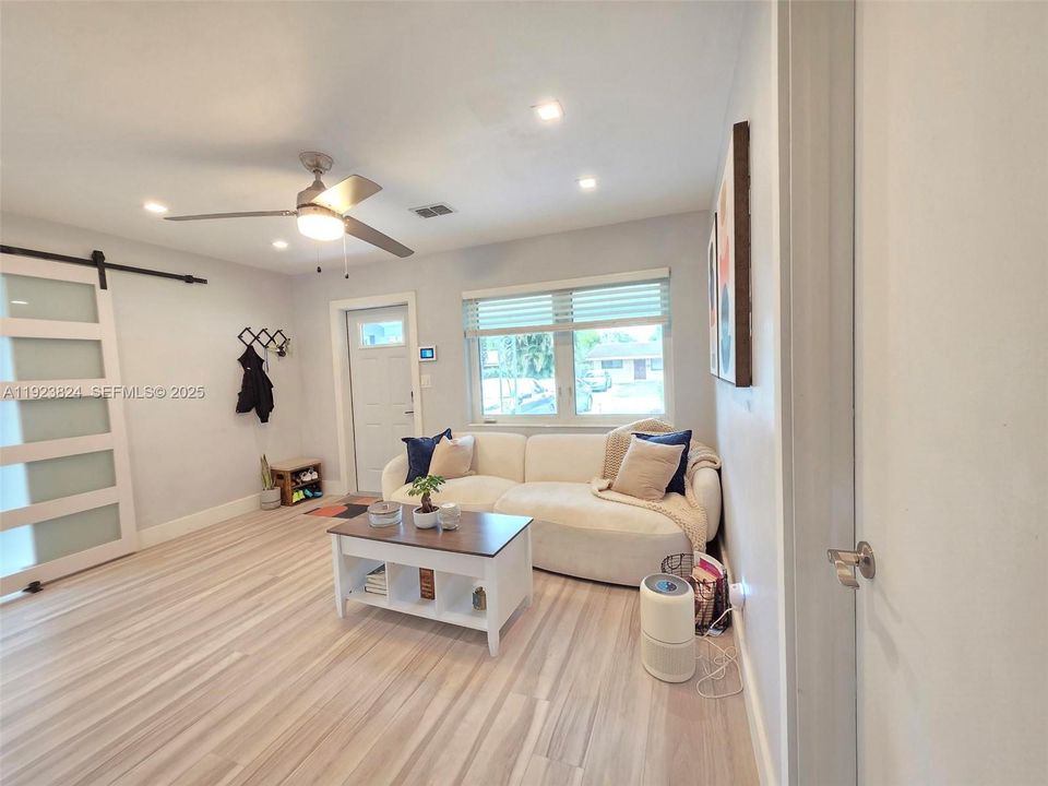 For Rent: $3,300 (3 beds, 2 baths, 982 Square Feet)