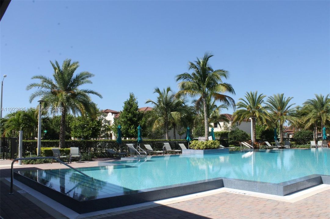 For Rent: $2,999 (3 beds, 2 baths, 1549 Square Feet)