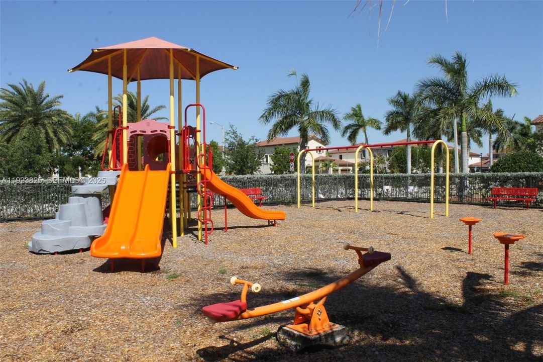 For Rent: $2,999 (3 beds, 2 baths, 1549 Square Feet)