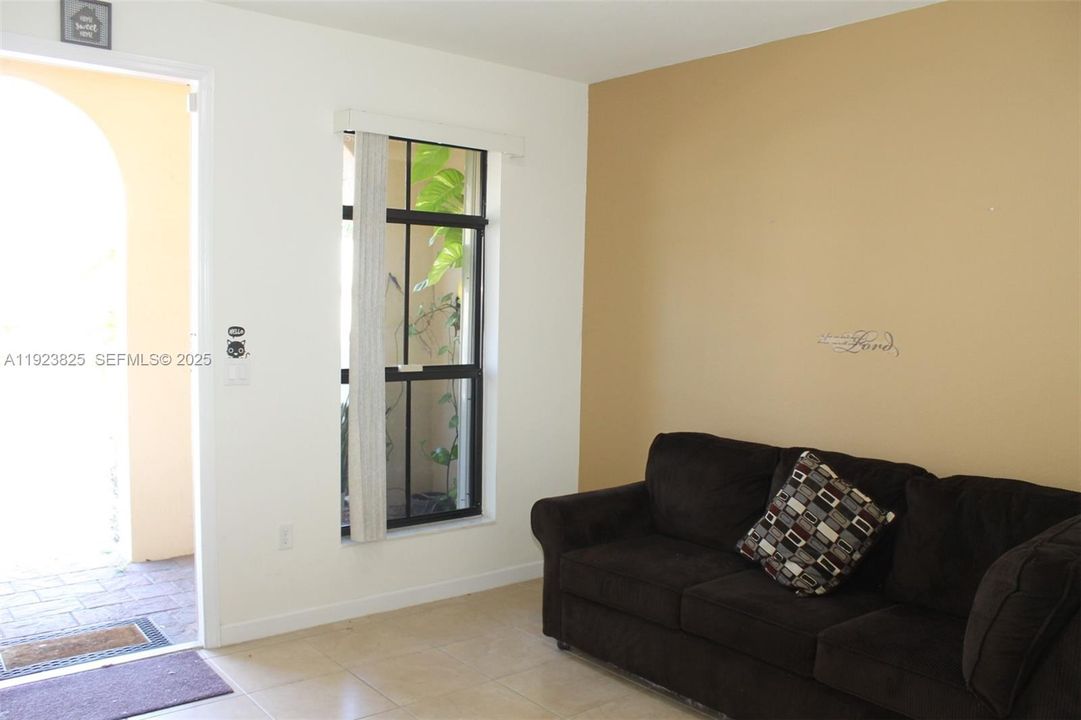 For Rent: $2,999 (3 beds, 2 baths, 1549 Square Feet)