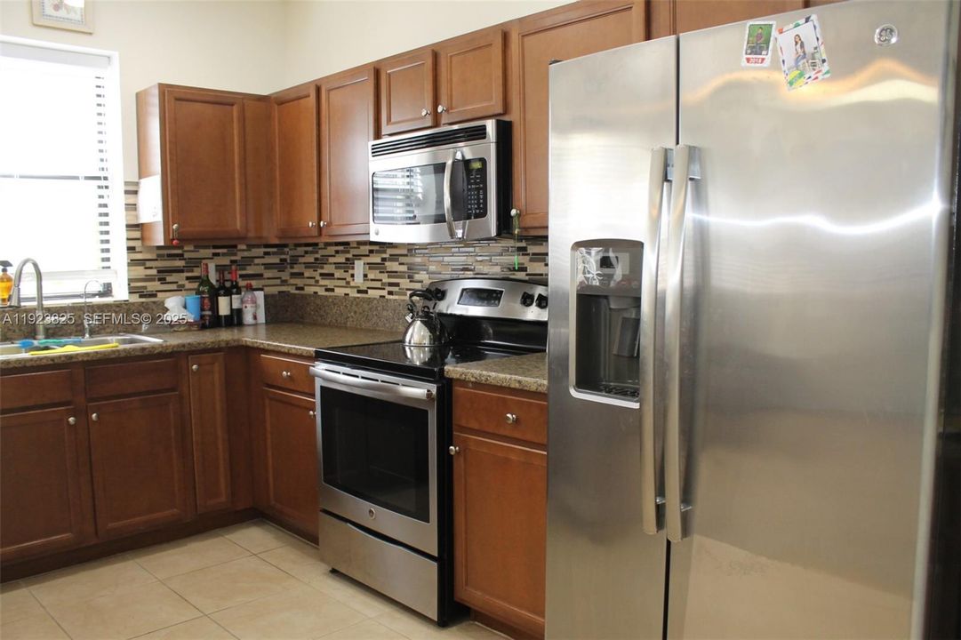 For Rent: $2,999 (3 beds, 2 baths, 1549 Square Feet)