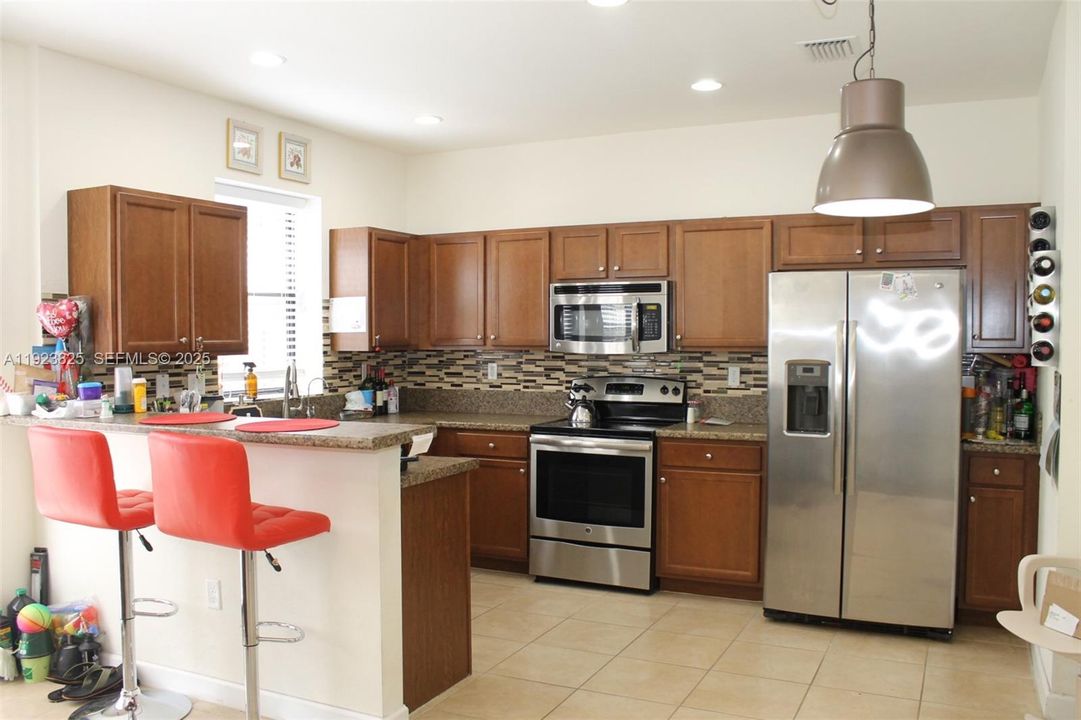 For Rent: $2,999 (3 beds, 2 baths, 1549 Square Feet)